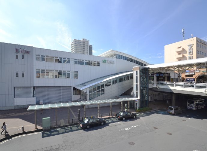 都心の主要駅まで直通で行けるJR高崎線「上尾駅」まで徒歩6分の駅チカ立地。