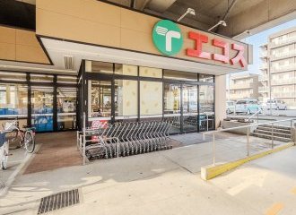 エコス与野鈴谷店